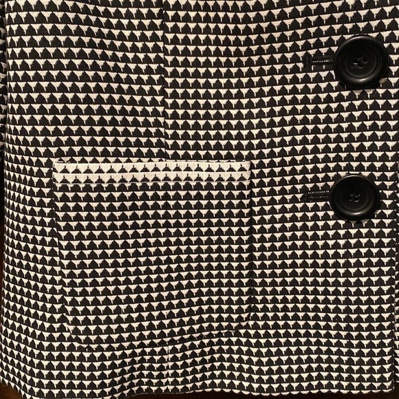 Axcess a Liz Claiborne co. short waisted black and white blazer. - Picture 3 of 8